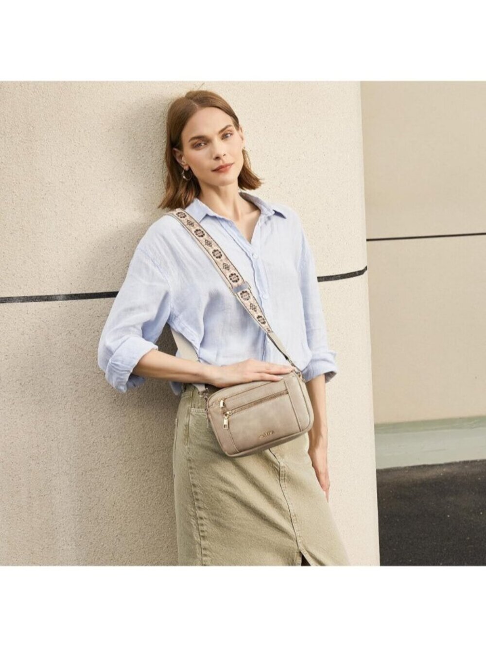 〽️Women's Grey Adjustable Wide Striped Vegan Leather Purse Crossbody Bags - Picture 3 of 6